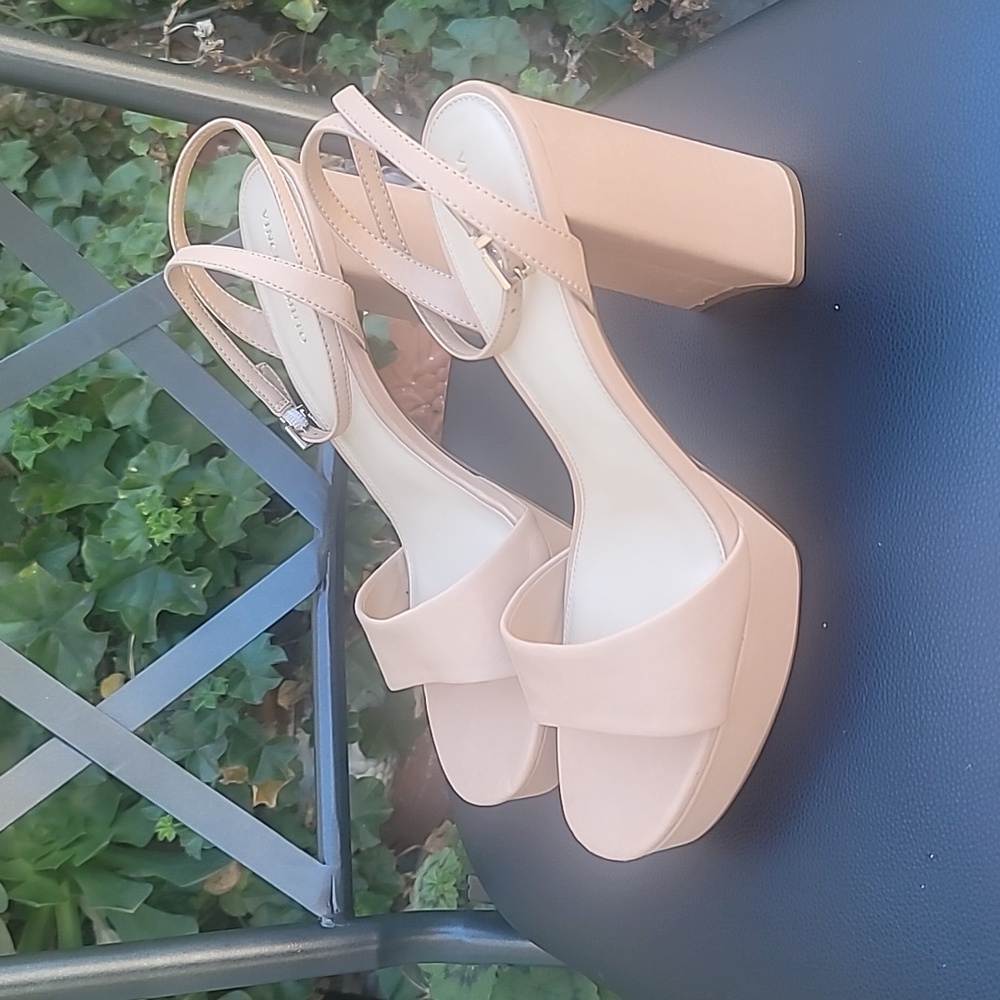 Vince Camuto Ankle Strap Platform  Heels SZ 11